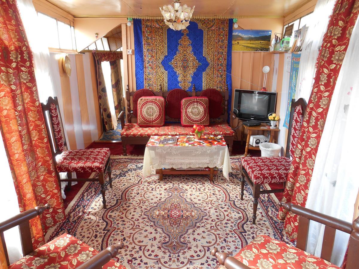 Bed and Breakfast Houseboat Dunhill Сринагар Экстерьер фото