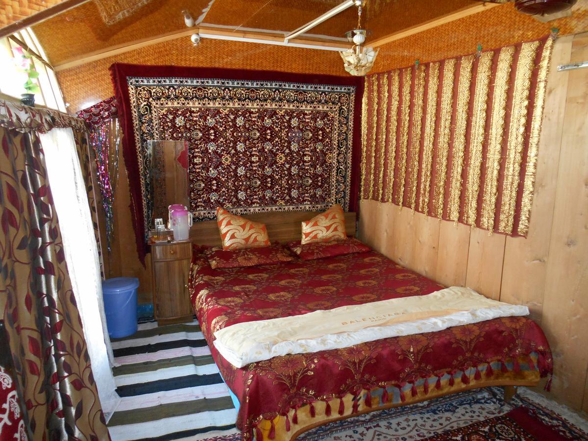 Bed and Breakfast Houseboat Dunhill Сринагар Экстерьер фото