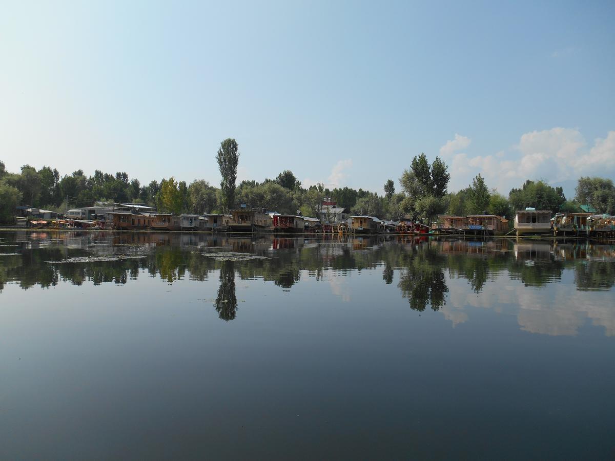 Bed and Breakfast Houseboat Dunhill Сринагар Экстерьер фото