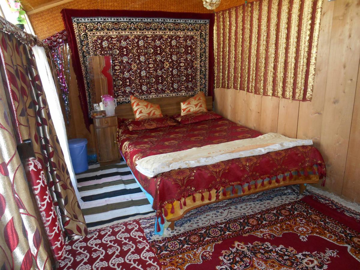 Bed and Breakfast Houseboat Dunhill Сринагар Экстерьер фото