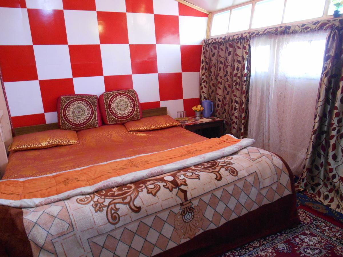 Bed and Breakfast Houseboat Dunhill Сринагар Экстерьер фото